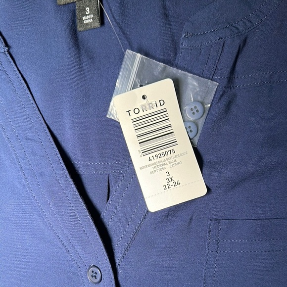 Torrid Blue Buttoned Blouse Vneck Style with Mandarin Collar Plus Size-Size 3X - Picture 4 of 6